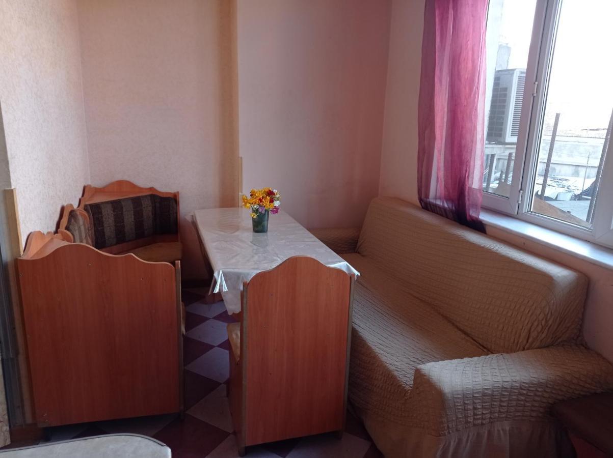 Sun City Hostel Єреван Екстер'єр фото